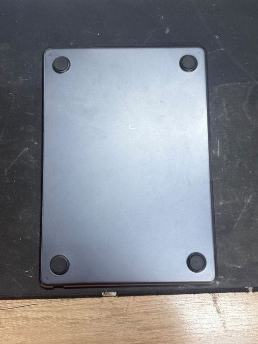Apple MacBook Air 13" (M2, A2681)
