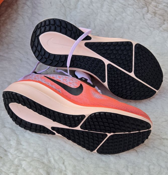 Nike Vomero 17 оригинални дамски сникърси 39 номер нови