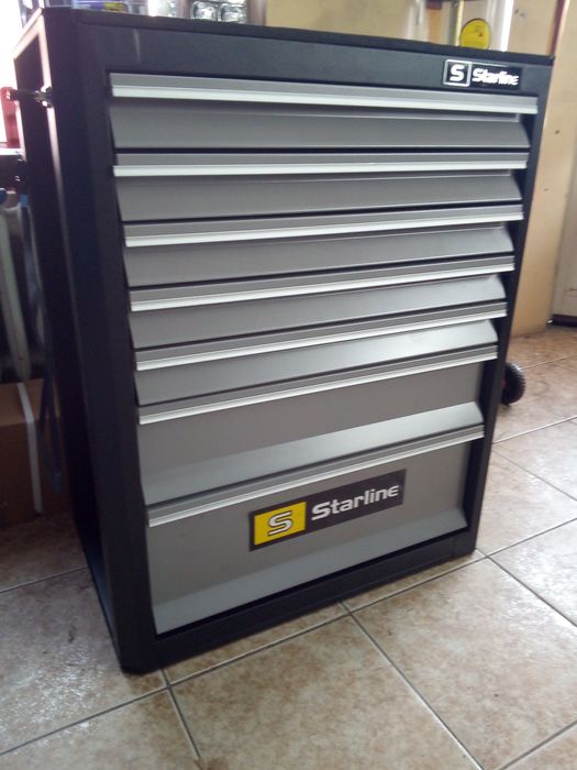 Количка за инструменти с 7 чекмеджета