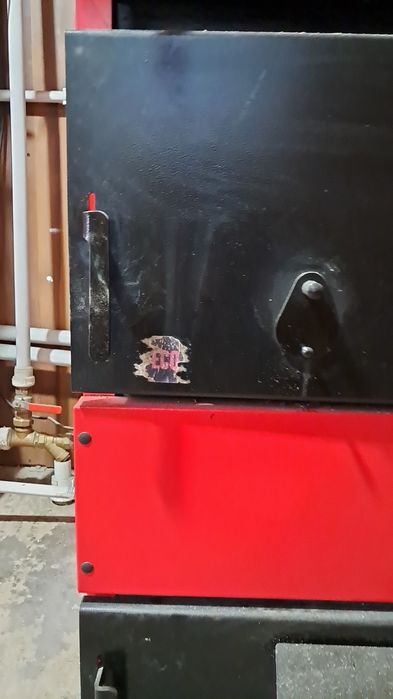 Vând centrala  pe lemne eco 27 kw cu pafar de 1000 litri