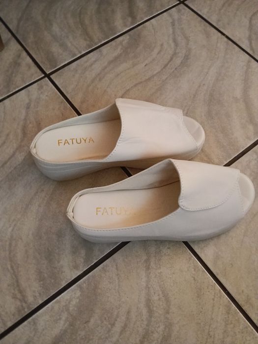 Papuci de dama, albi, cu talpa alba , mărimea 40