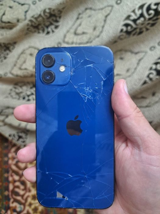 Продаю Iphone 12