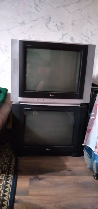 Продам 2 телевизора LG