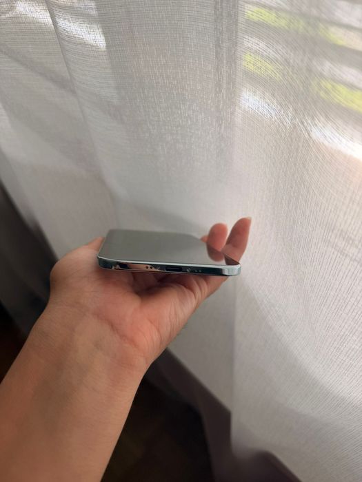 Vând iPhone 17 Air Sky Blue
