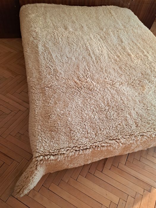 Продава губери чиста вълна 2 бр. бял212/194 -200  лв.   червен190/145