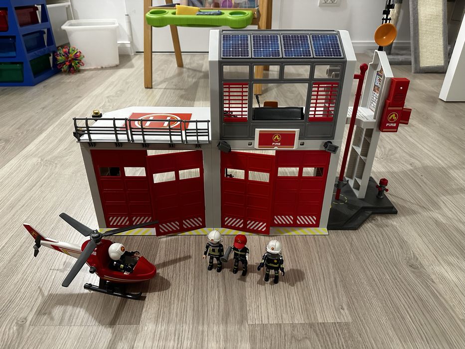 Stație de pompieri Playmobil + elicopter + figurine