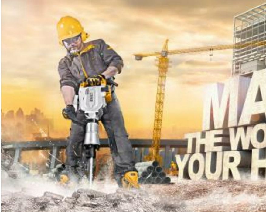 Transha kozamiz kanalizasiya va vodopravod uchun. Траншей капаейим .