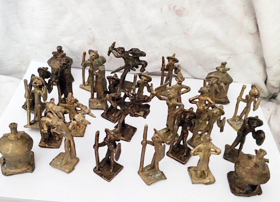 Голяма колекция бронзови фигури