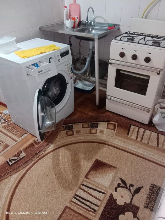 Возьму одну девушку в квартиру.