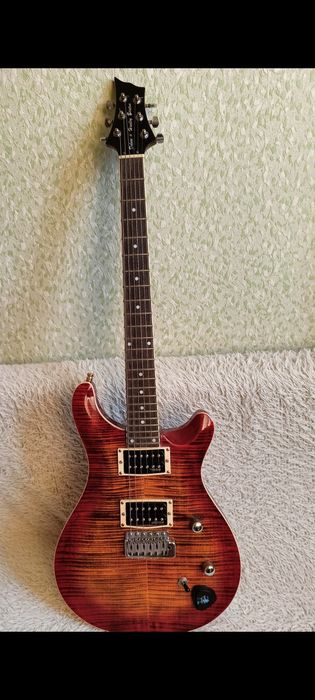 Продам электрогитару.