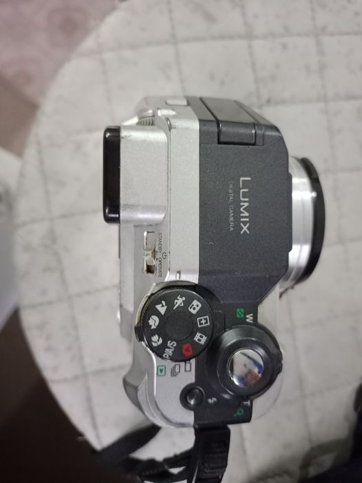 Фотоаппарат полупрофессиональный