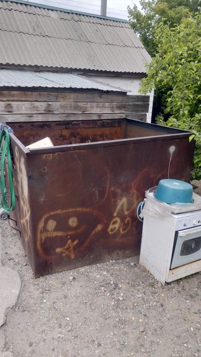 Срочно продам бак для воды.