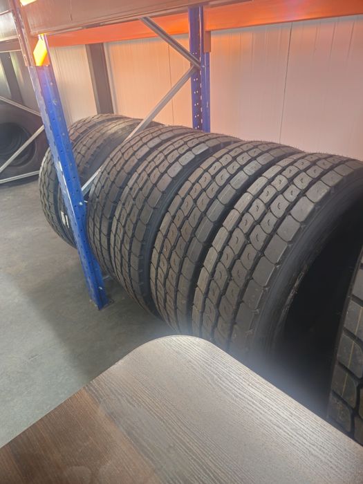 Anvelope  13 R 22.5 noi Kelly si de tracțiune.