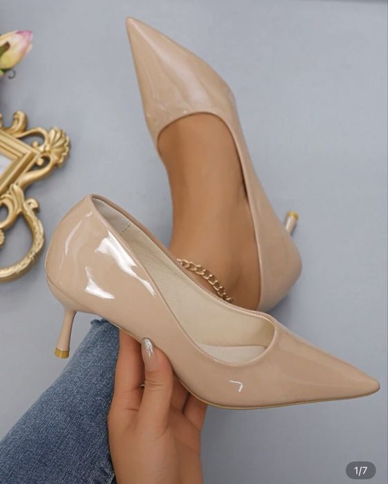 Нови бежови токчета