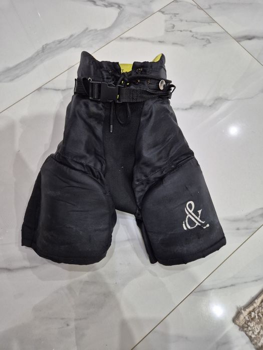 Продам хоккейную экипировку