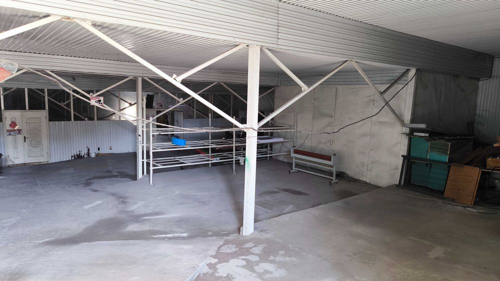 Продаётся коммерческое помещение с выездом на проспект КУНАЕВА- 1000м²