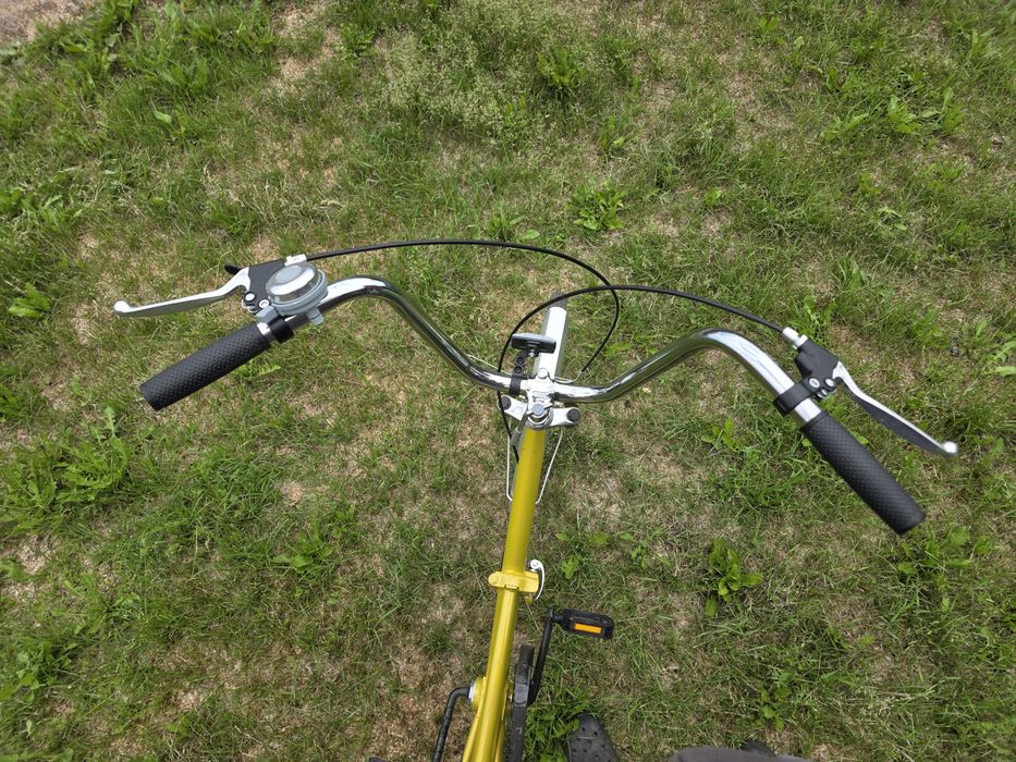 Vând  bicicletă cu trei roți