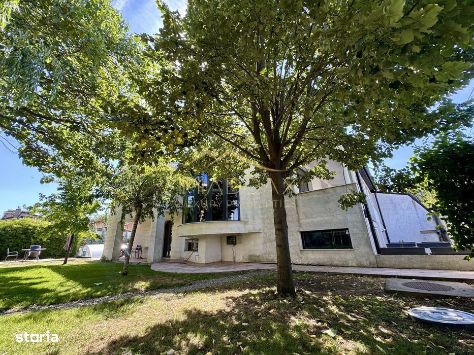 Vila cu 5 camere *344mp* + 800mp Teren // Zona Bucurestii Noi