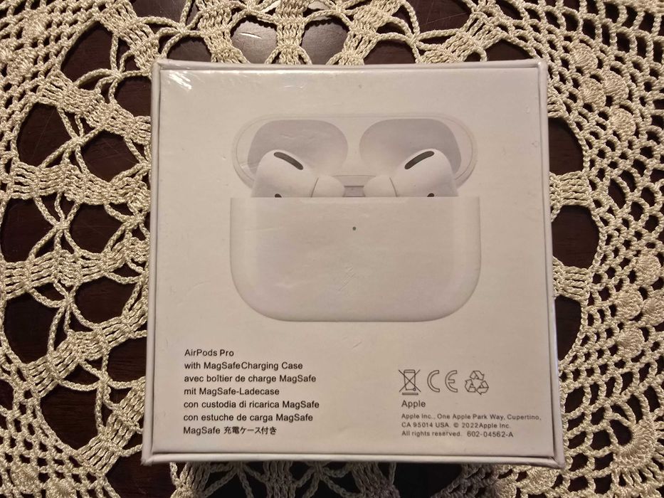 Apple Airpods Pro with MagSafe charging case - неразопакован