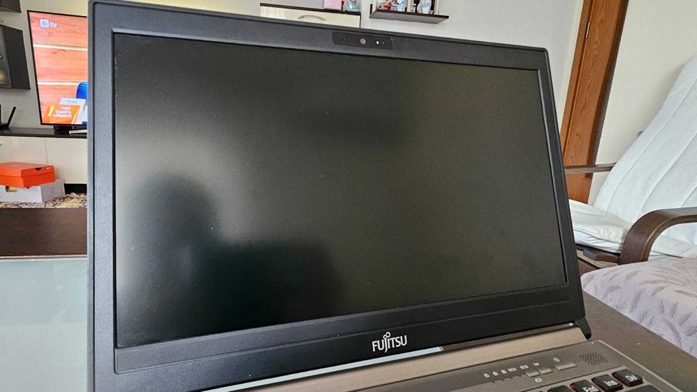 Продавам бизнес клас лаптоп Fujitsu Lifebook 13.3"