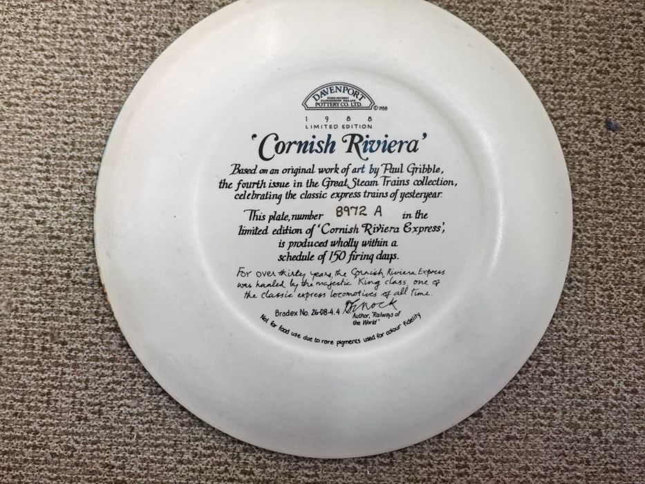 Колекционерски чинии