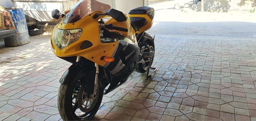 Suzuki gsxr 750