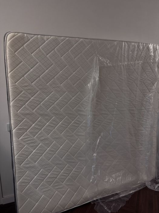 Продам матрас 2 на 2 23 см высота