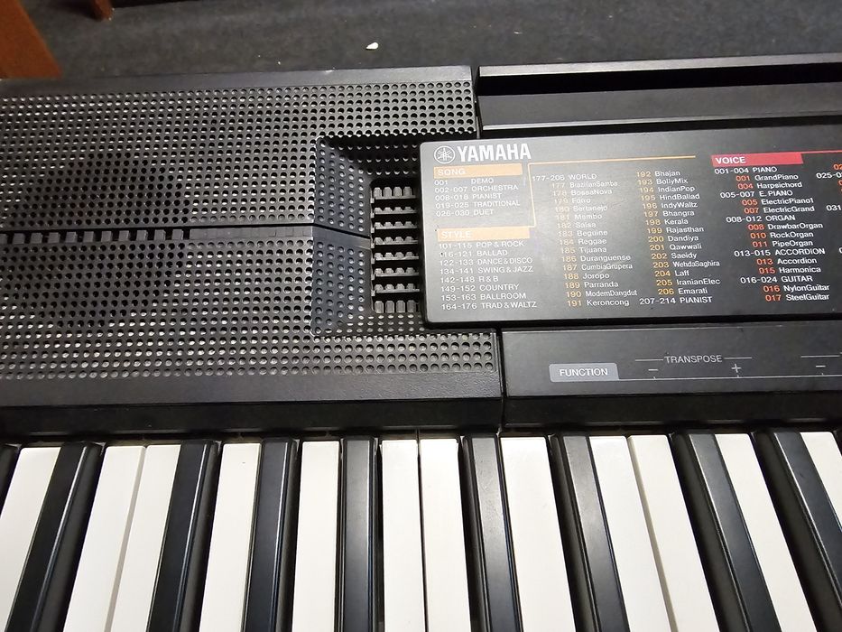 Orga yamaha PSR-F51+suport