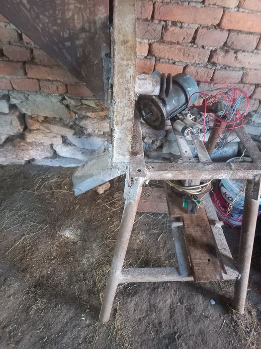 Vând moara și 2 motoare mono