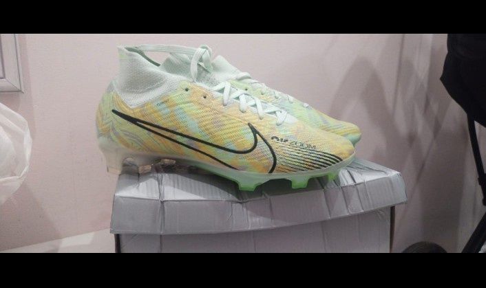 Бутсы и сороконожки