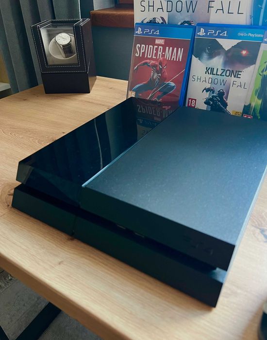 Перфектен PlayStation 4 (500GB) - Лимитиран камуфлажен джойстик + 5 игри