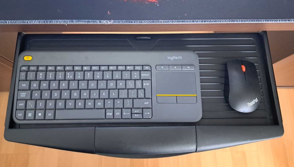 Tavă glisanta pentru tastatură și mouse, cu suport pentru pixuri