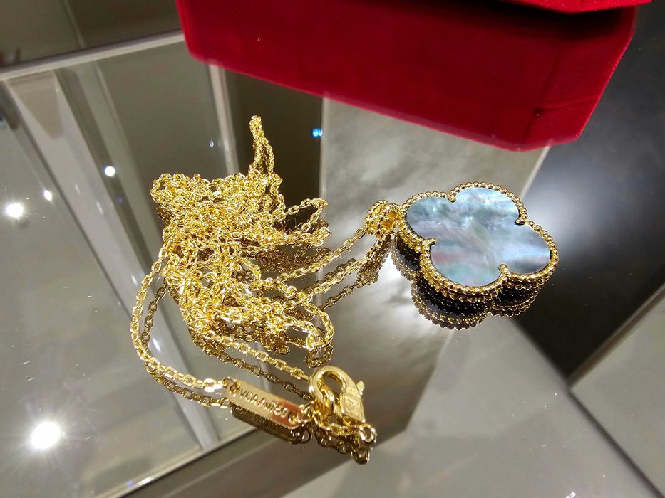 Van Cleef & Arpels VCA Gold Grey Mother Pearl Long Magic Дамско Колие