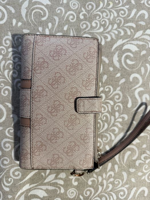 Дамски портфейл Guess