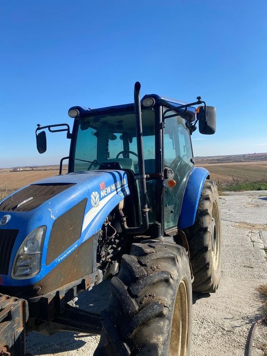 Трактор New Holland