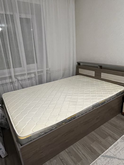 Продам кровать с матрасом