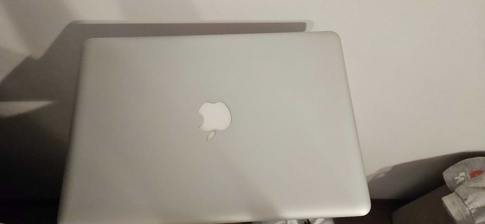 MacBook Pro 13” Mid 2012, funcționează perfect + Magic Mouse 2