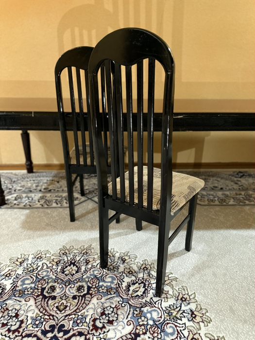 Стол с 8 стульями