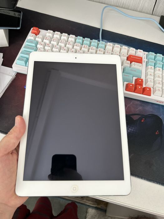 Продаю Iphone 7, Ipad air , oppo reno4 lite