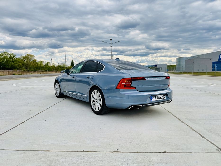Vand schimb volvo R - DESING  an 2020 motor 2.0D 235 cppropietar in acte