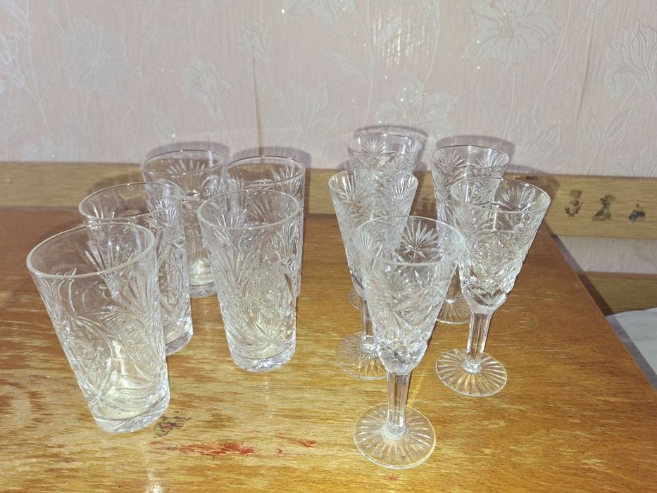 Стаканы и рюмки 10штук