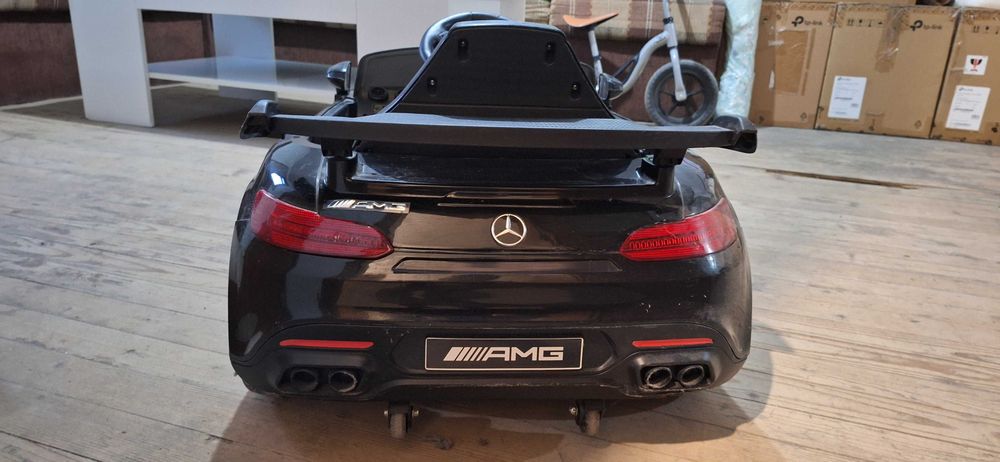 Детска акумулаторна кола