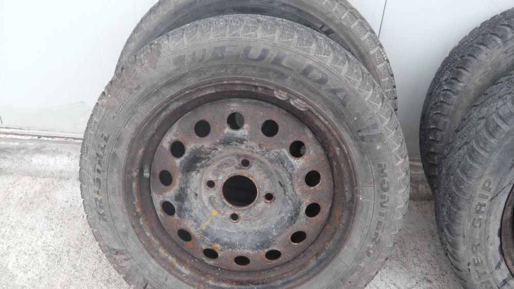 продавам гуми с джанти