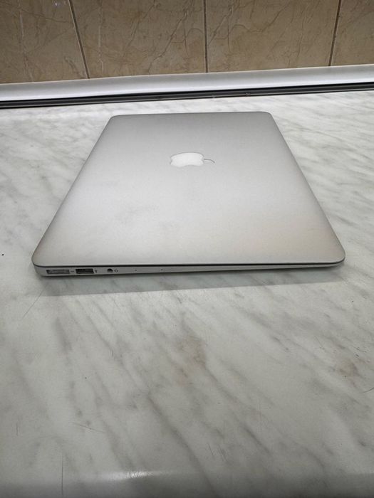 Macbook Air 2017-8gram-ssd128 preț fix 600 lei
