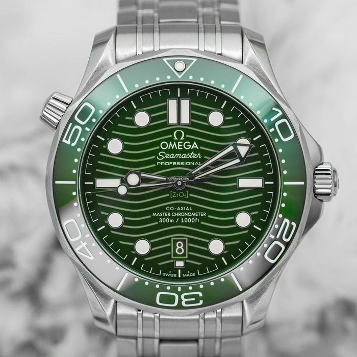 Срочно продам новый мужской часы omega AAA