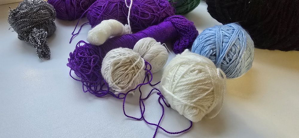 Пряжа. Нитки .   .