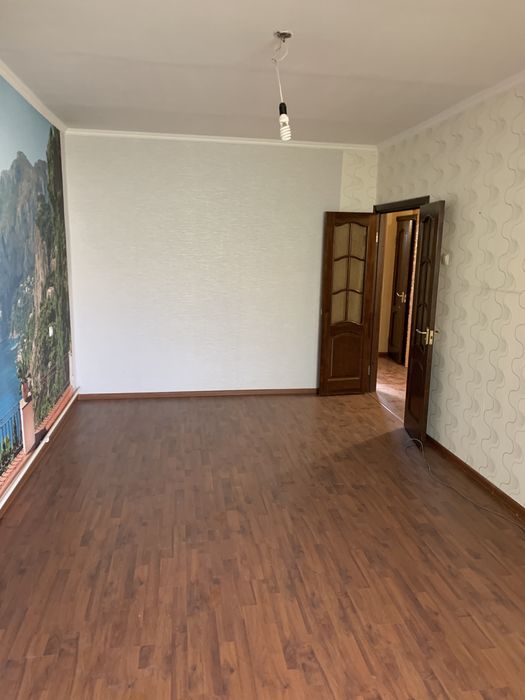 Продается трех комнатная квартира