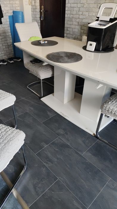 Masa extensibila cu 6 scaune