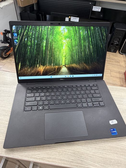 Laptop Dell Latitude 7520 intel Core i7-1165G7, 15.6 inch FHD Touchscreen, 16GB , Windows 11 Pro SSD 256GB