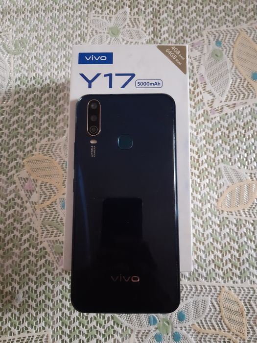 VIVOi Y 17  4/64 гб